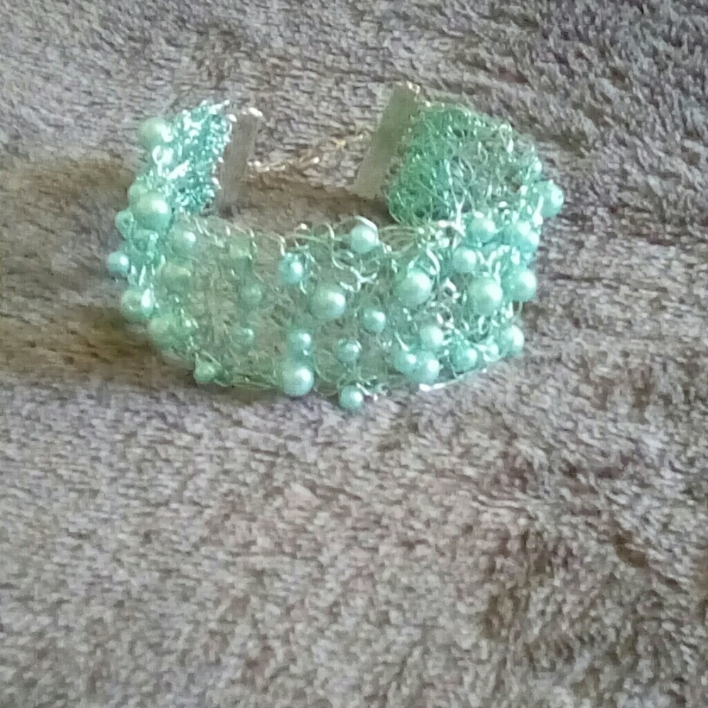 Beautiful Cuff Style Bracelet (NWOT)